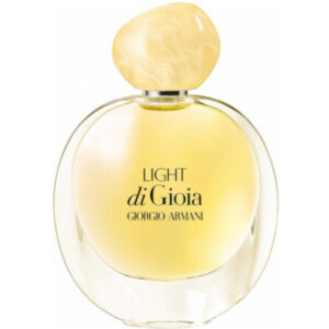 عطر «لایت دی جیوا» از آن عطرهایی است که حتما باید خودتان کشفش کنید! عطری جذاب و خاص که ساعات طلوع و غروب خورشید در سرزمین‌های مدیترانه‌ای را برای شما معنا می‌کند. «لایت دی جیوا» عطری گل‌فام و درخشان است که بر مبنای آمیزه دوگانه و ویژه‌ای از جنس یاس و یاسمن گاردنیا شکل می‌گیرد. گرمای دلپذیر این عطر هم از روایح چوبی در نت‌های پایانی سرچشمه می‌گیرد تا نهایتا زیبایی ساعات طلوع و غروب خورشید را برای شما مجسم کند.